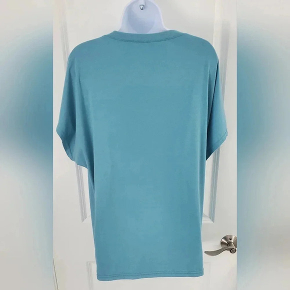 NEW V-Neck Top - Picture 7 of 10